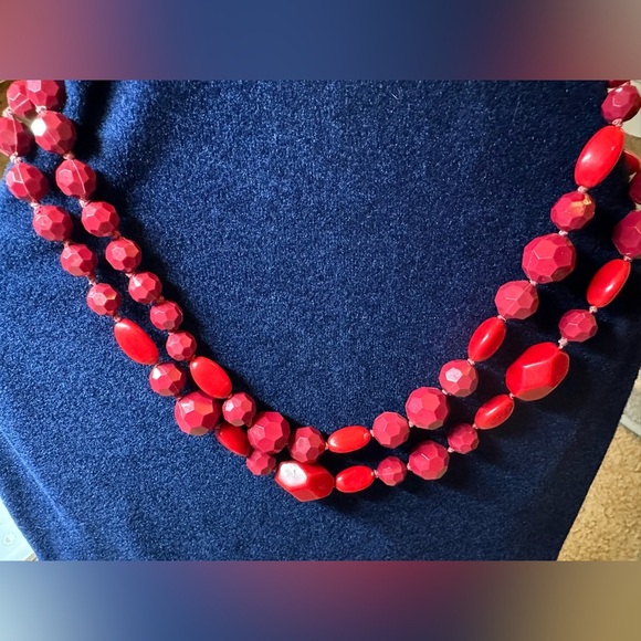 Red faceted bead necklace - Picture 6 of 6